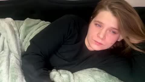 francescafey online show from December 3, 8:16 am