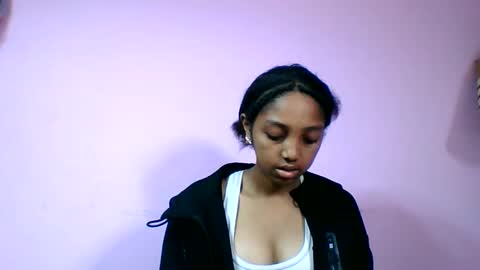 Snapshot of francia333068 chatting on June 6, 5:28 pm francia333068 online show from June 6, 5:28 pm