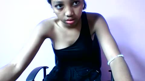 Snapshot of francia333068 chatting on June 10, 5:07 am francia333068 online show from June 10, 5:07 am