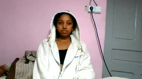 Snapshot of francia333068 chatting on June 11, 6:39 pm francia333068 online show from June 11, 6:39 pm