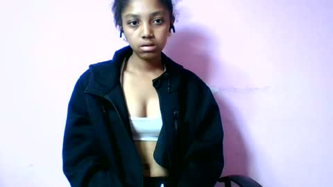 Snapshot of francia333068 chatting on June 15, 5:42 am francia333068 online show from June 15, 5:42 am