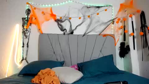 francihot4 online show from October 29, 2:36 am