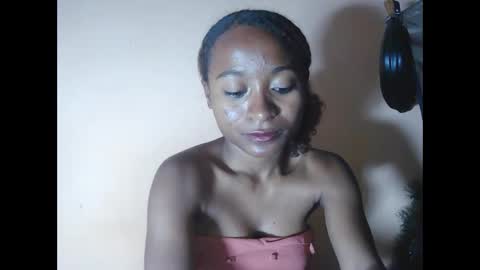 Snapshot of francine925426 chatting on November 7, 4:40 pm francine925426 online show from November 7, 4:40 pm