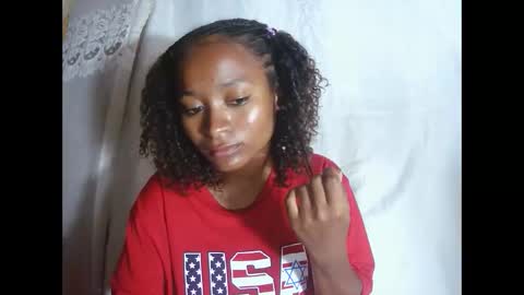 Snapshot of francine925426 chatting on December 14, 9:47 am francine925426 online show from December 14, 9:47 am