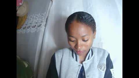 Snapshot of francine925426 chatting on December 16, 6:29 am francine925426 online show from December 16, 6:29 am