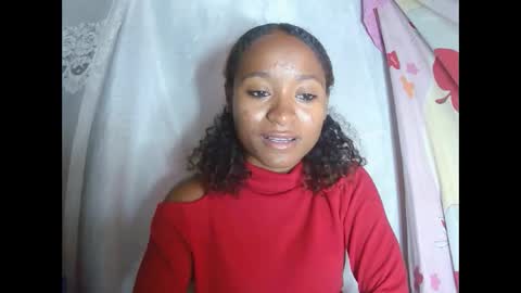 Snapshot of francine925426 chatting on December 17, 7:47 am francine925426 online show from December 17, 7:47 am