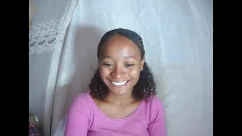 Snapshot of francine925426 chatting on December 18, 10:10 am francine925426 online show from December 18, 10:10 am