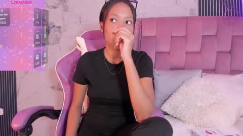 Laura online show from September 25, 7:28 pm