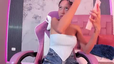 Laura online show from November 27, 7:49 pm