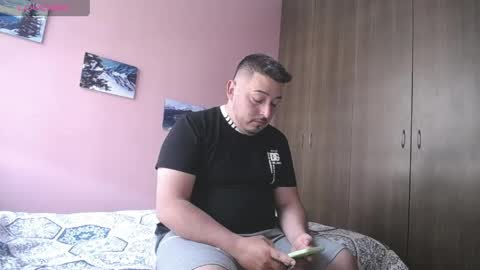 Snapshot of francoisroy chatting on April 13, 8:58 pm Juan online show from April 13, 8:58 pm