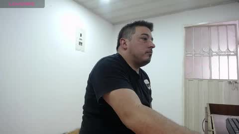 Snapshot of francoisroy chatting on April 27, 4:27 pm Juan online show from April 27, 4:27 pm