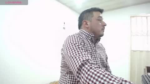 Snapshot of francoisroy chatting on April 29, 5:30 pm Juan online show from April 29, 5:30 pm
