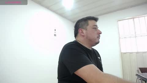 Snapshot of francoisroy chatting on May 6, 6:02 pm Juan online show from May 6, 6:02 pm