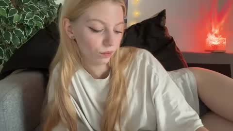 franny_fresh online show from July 18, 8:18 am