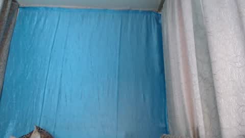 Snapshot of frau_becky chatting on December 11, 10:25 am frau_becky online show from December 11, 10:25 am