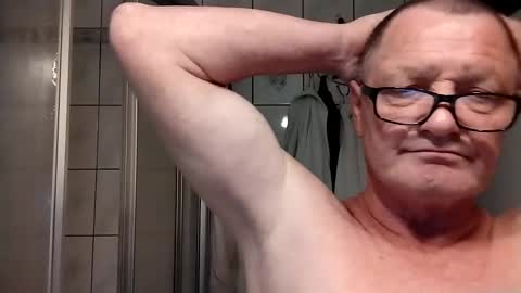 Snapshot of frauenfeind1 chatting on March 3, 10:17 am Wolfi online show from March 3, 10:17 am