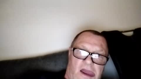 Snapshot of frauenfeind1 chatting on March 5, 10:22 am Wolfi online show from March 5, 10:22 am