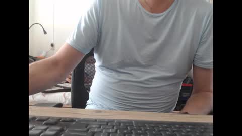 Snapshot of fravka chatting on April 15, 8:32 am fravka online show from April 15, 8:32 am