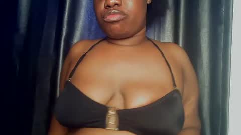 Snapshot of freaky_slut5 chatting on April 19, 11:53 am freaky slut5 online show from April 19, 11:53 am