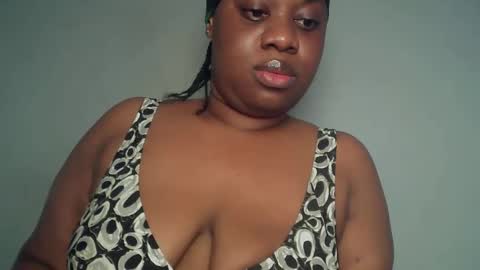 Snapshot of freaky_slut5 chatting on April 27, 4:10 am freaky slut5 online show from April 27, 4:10 am