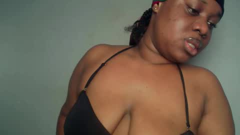 Snapshot of freaky_slut5 chatting on April 28, 4:28 am freaky slut5 online show from April 28, 4:28 am