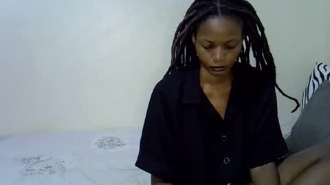 mia  online show from March 27, 11:43 am