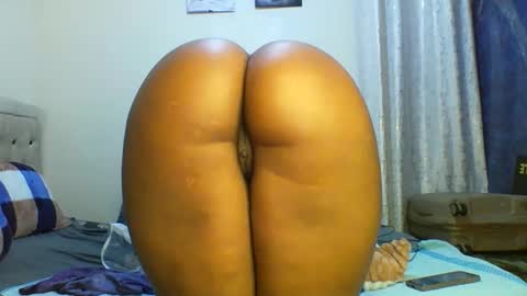 Snapshot of freakypetitebooty chatting on September 11, 6:24 am freaky online show from September 11, 6:24 am