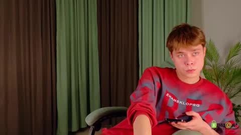 Snapshot of fred_cute chatting on March 15, 7:09 pm Fred online show from March 15, 7:09 pm