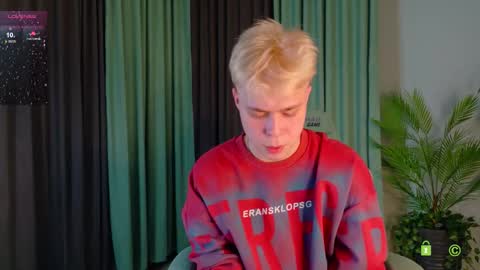 Snapshot of fred_cute chatting on March 16, 5:06 pm Fred online show from March 16, 5:06 pm