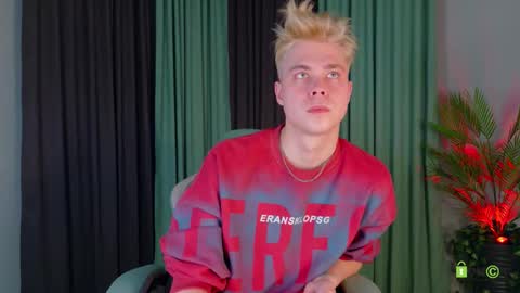 Snapshot of fred_cute chatting on March 19, 5:50 pm Fred online show from March 19, 5:50 pm