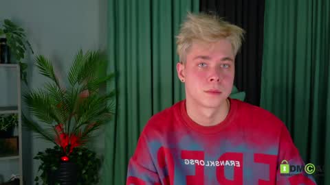 Snapshot of fred_cute chatting on March 29, 5:13 pm Fred online show from March 29, 5:13 pm