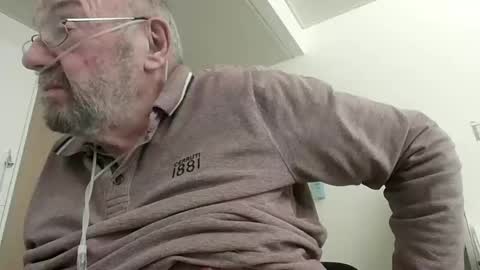 Snapshot of fredaldavid chatting on March 3, 8:15 pm David Fredal online show from March 3, 8:15 pm