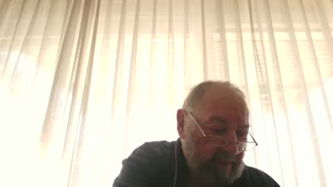 Snapshot of fredaldavid chatting on April 16, 8:15 am David Fredal online show from April 16, 8:15 am