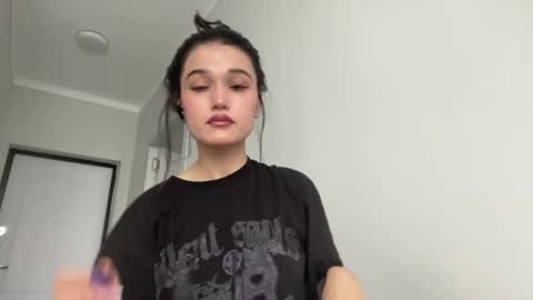 Mia online show from June 5, 5:14 am