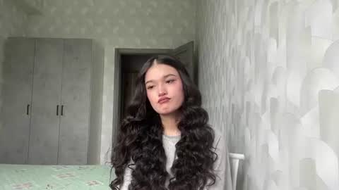 Mia online show from June 11, 5:16 am