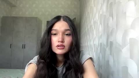 Mia online show from June 13, 5:05 am