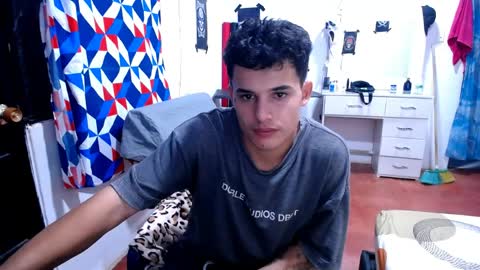 Snapshot of freddy_romans2 chatting on April 4, 12:09 am freddy romans online show from April 4, 12:09 am