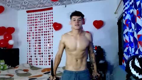 Snapshot of freddy_romans2 chatting on April 14, 12:33 pm freddy romans online show from April 14, 12:33 pm