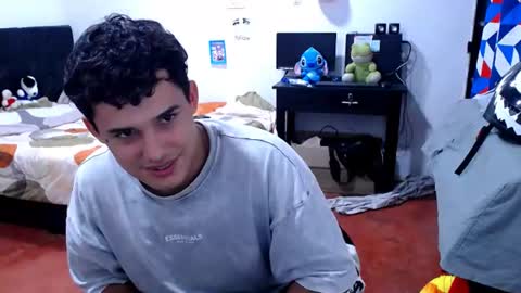 Snapshot of freddy_romans2 chatting on June 19, 12:15 am freddy romans online show from June 19, 12:15 am