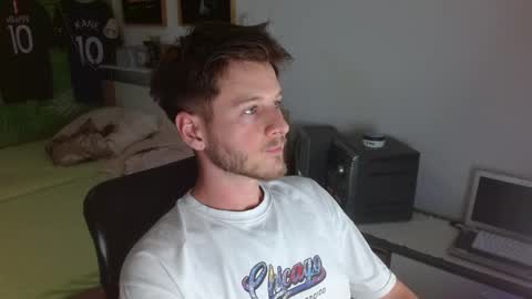 Snapshot of freddy_star chatting on April 29, 9:43 pm Frederick Perin online show from April 29, 9:43 pm