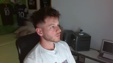 Snapshot of freddy_star chatting on May 7, 8:58 pm Frederick Perin online show from May 7, 8:58 pm