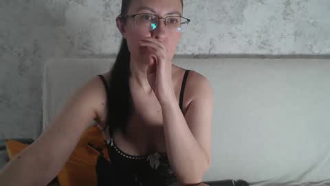 Snapshot of frederica_ chatting on October 4, 9:29 am frederica_ online show from October 4, 9:29 am