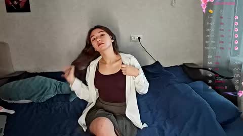 Mia online show from December 3, 11:08 am