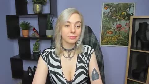 Snapshot of freeanne chatting on May 27, 6:54 am Anne online show from May 27, 6:54 am