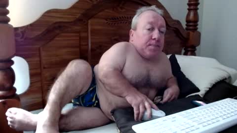 Snapshot of freemysoul4748 chatting on September 26, 6:17 am Cute Lil Man online show from September 26, 6:17 am