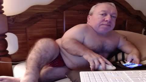 Snapshot of freemysoul4748 chatting on October 27, 3:43 am Cute Lil Man online show from October 27, 3:43 am