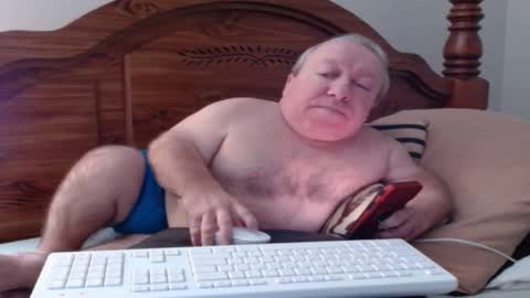 Snapshot of freemysoul4748 chatting on November 28, 5:43 am Cute Lil Man online show from November 28, 5:43 am