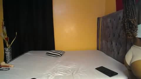 Snapshot of freesia_maquzee chatting on October 17, 4:59 am KYLIE online show from October 17, 4:59 am