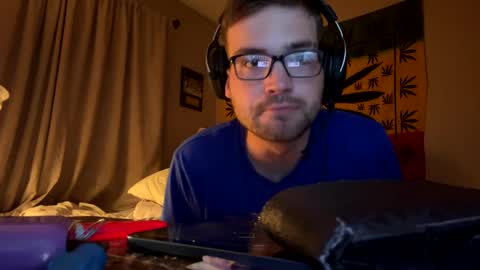 Snapshot of freezeskiii chatting on September 16, 3:40 am freezeskiii online show from September 16, 3:40 am