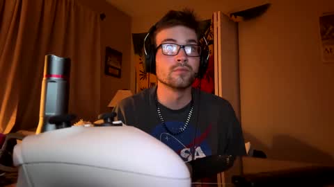 Snapshot of freezeskiii chatting on September 18, 2:13 am freezeskiii online show from September 18, 2:13 am